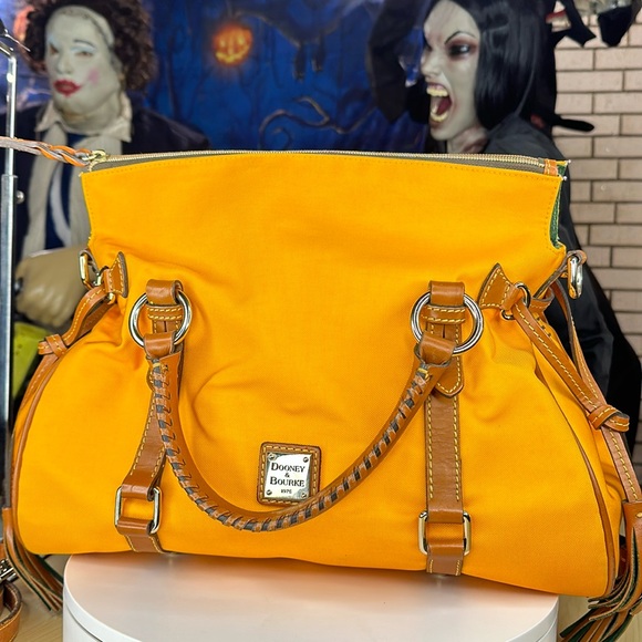 Dooney & Bourke Handbags - 💥DOONEY & BOURKE - GY737